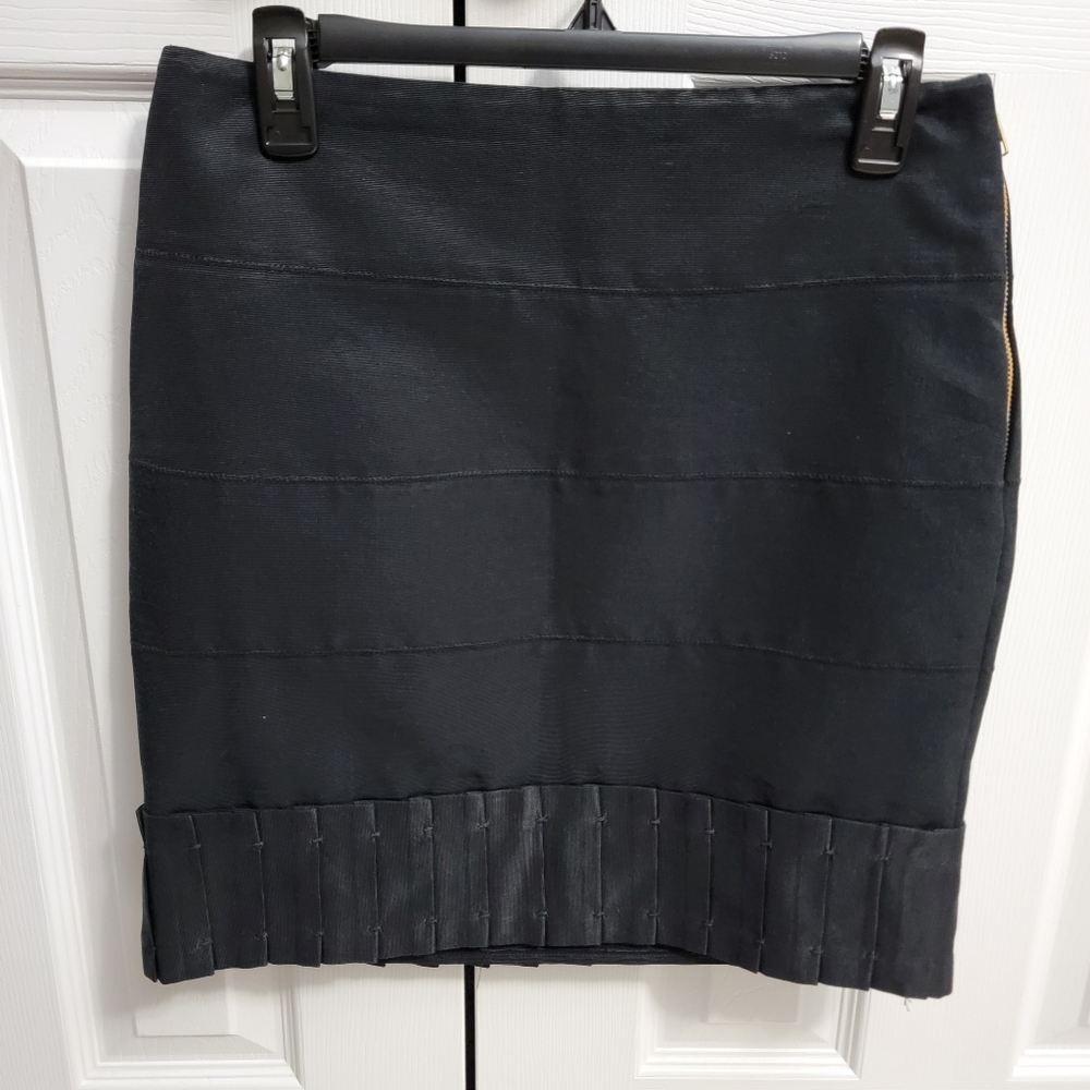 REISS Black Mini Skirt Pleated Hem Detail Women’s Size 4
